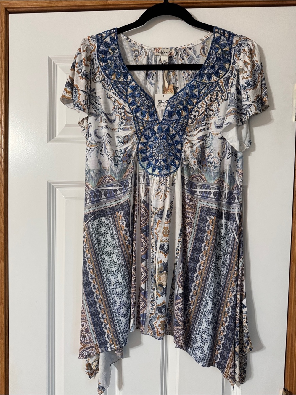 NWT World Unity Blue/Cream Embroidered Crochet Medallion shark bite hem Top 0X